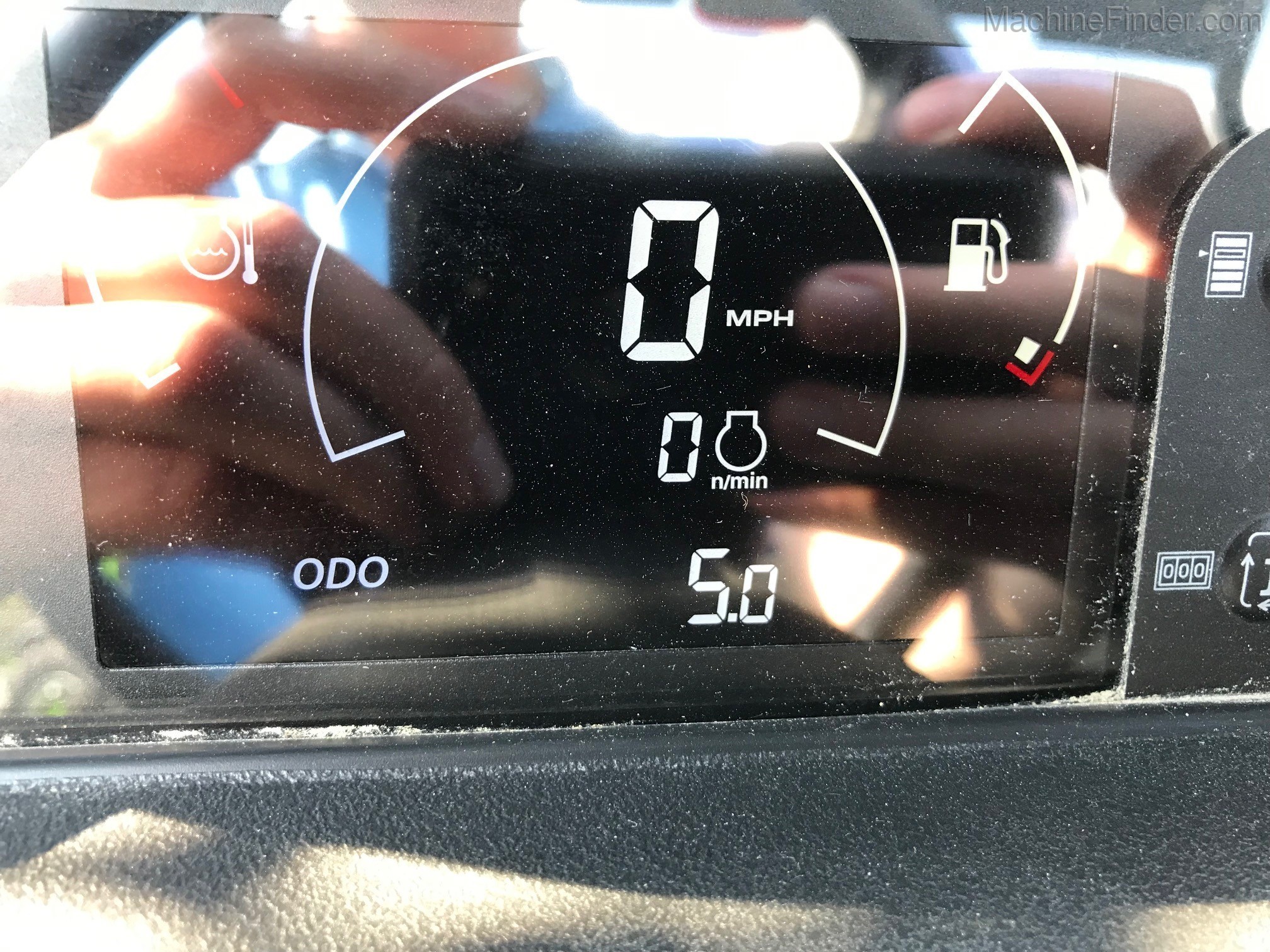 2020 John Deere 590E Image 14