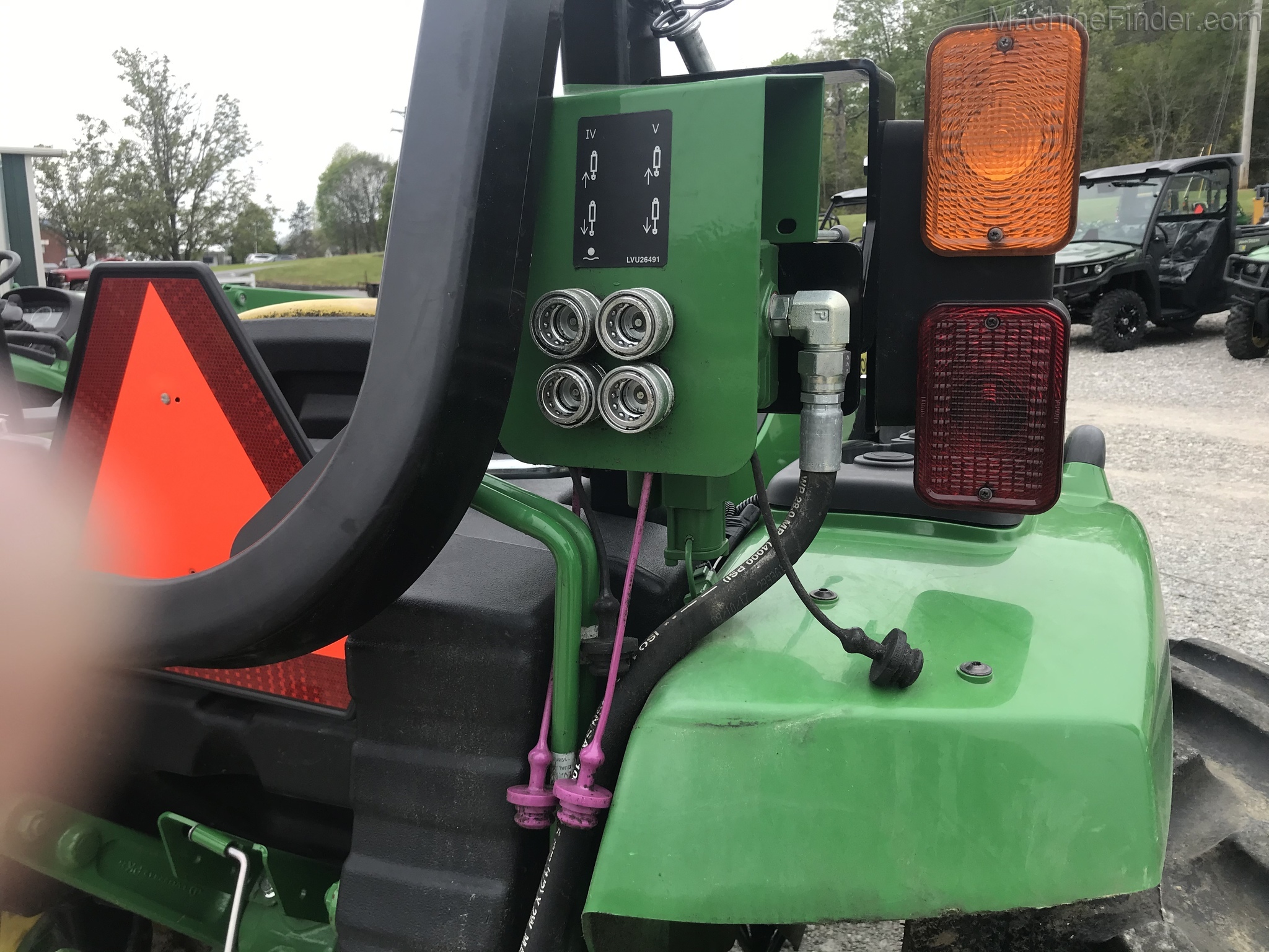2017 John Deere 4066M Image 6