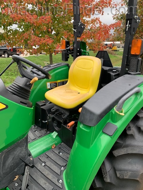 2017 John Deere 4066M Image 8