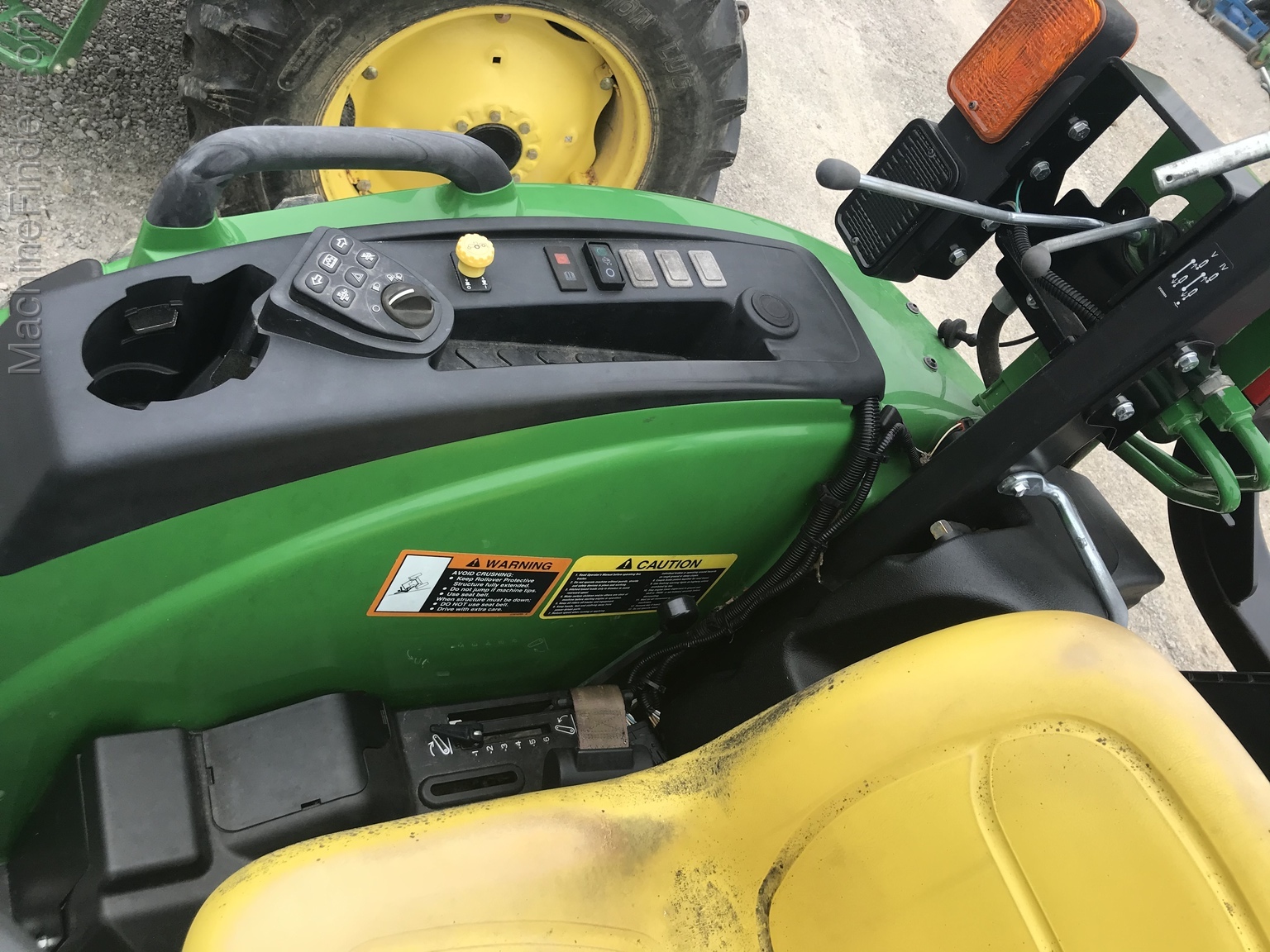 2017 John Deere 4066M Image 4