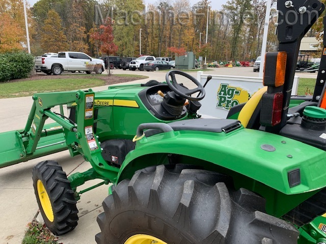 2017 John Deere 4066M Image 14
