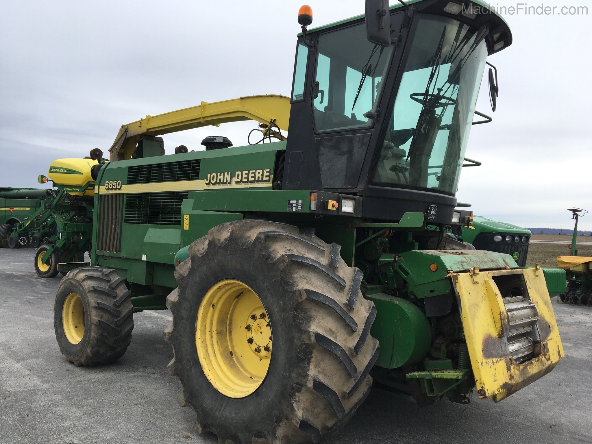1998 John Deere 6850 Image 1