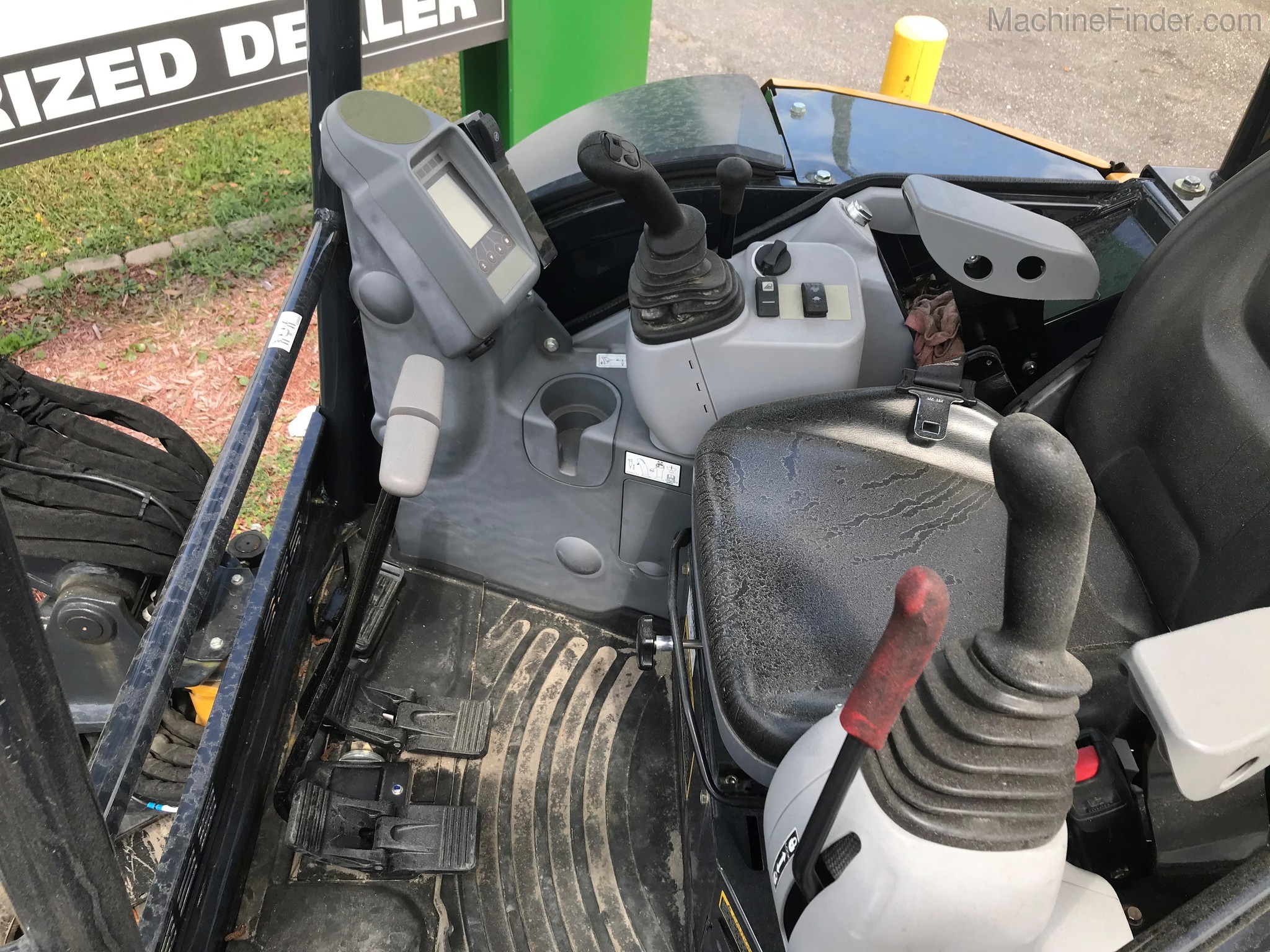 2020 John Deere 35G Image 3