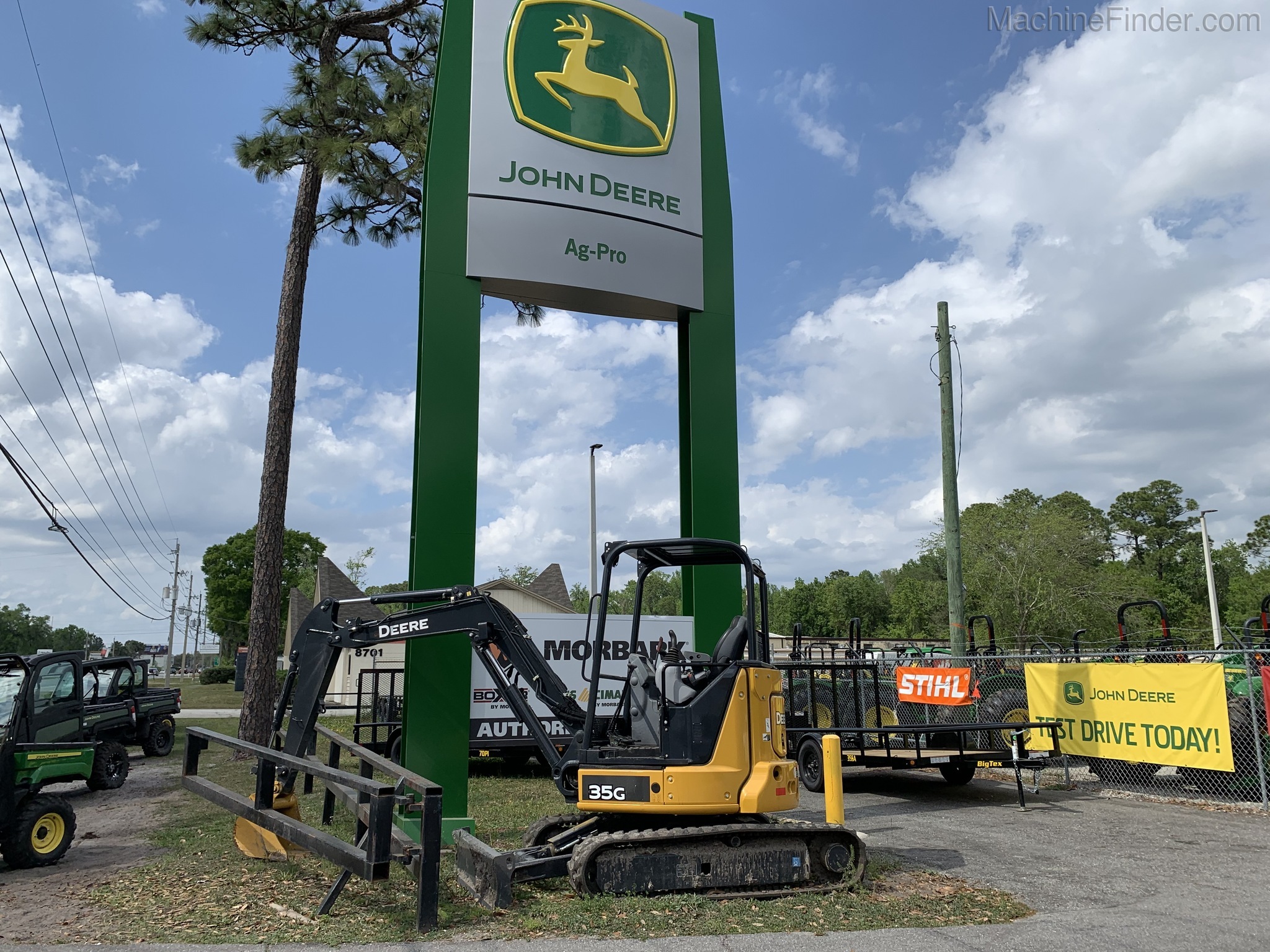 2020 John Deere 35G Image 8