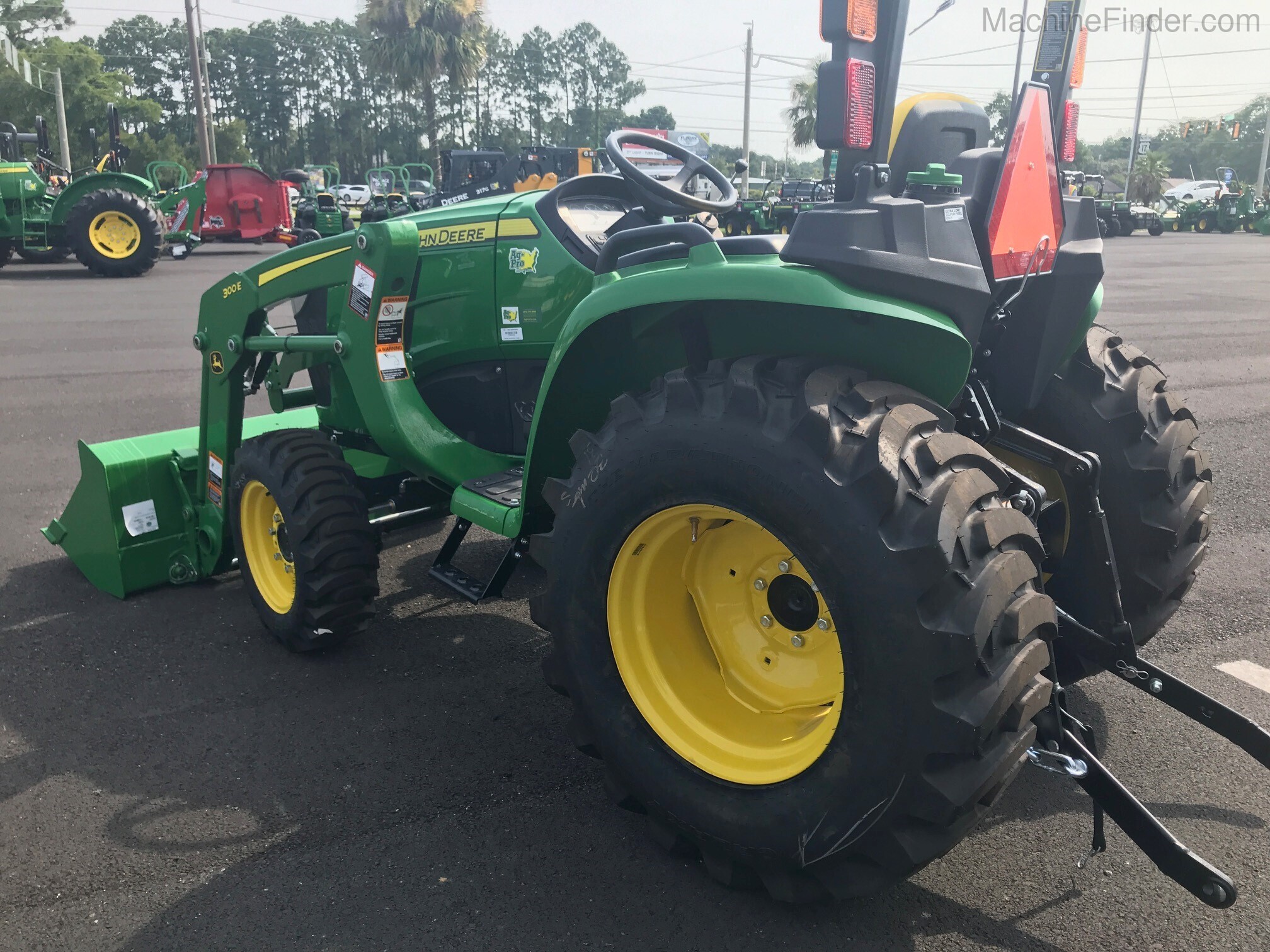 2020 John Deere 3025E Image 4