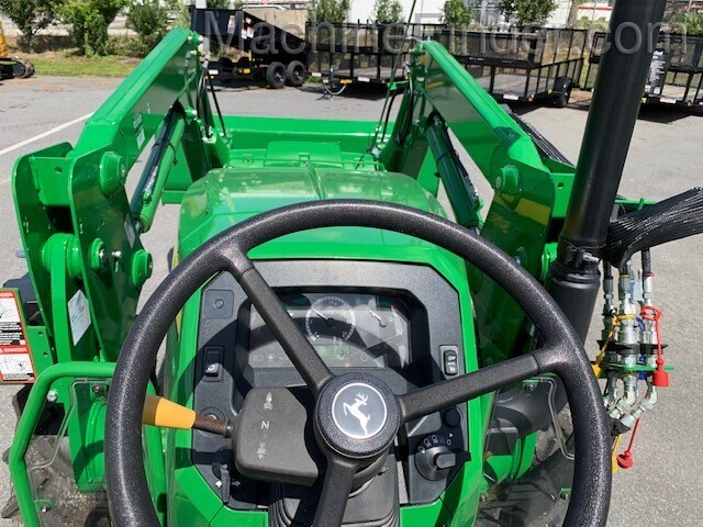 2020 John Deere 5075E Image 4