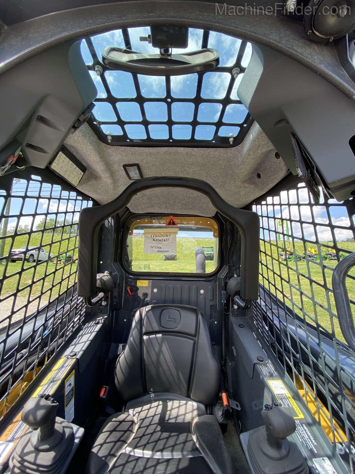 2020 John Deere 325G Image 8