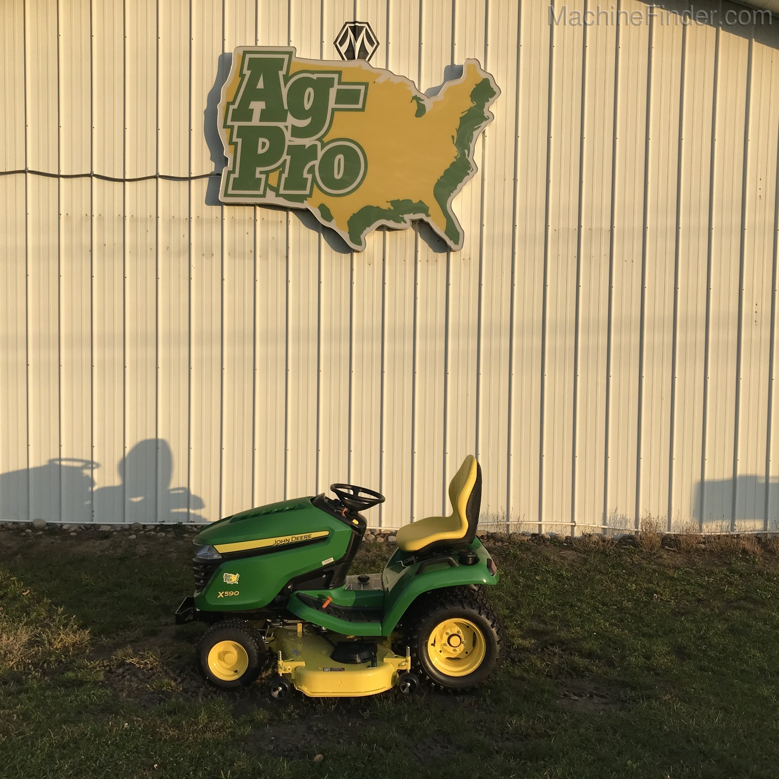 2020 John Deere X590 Image 1