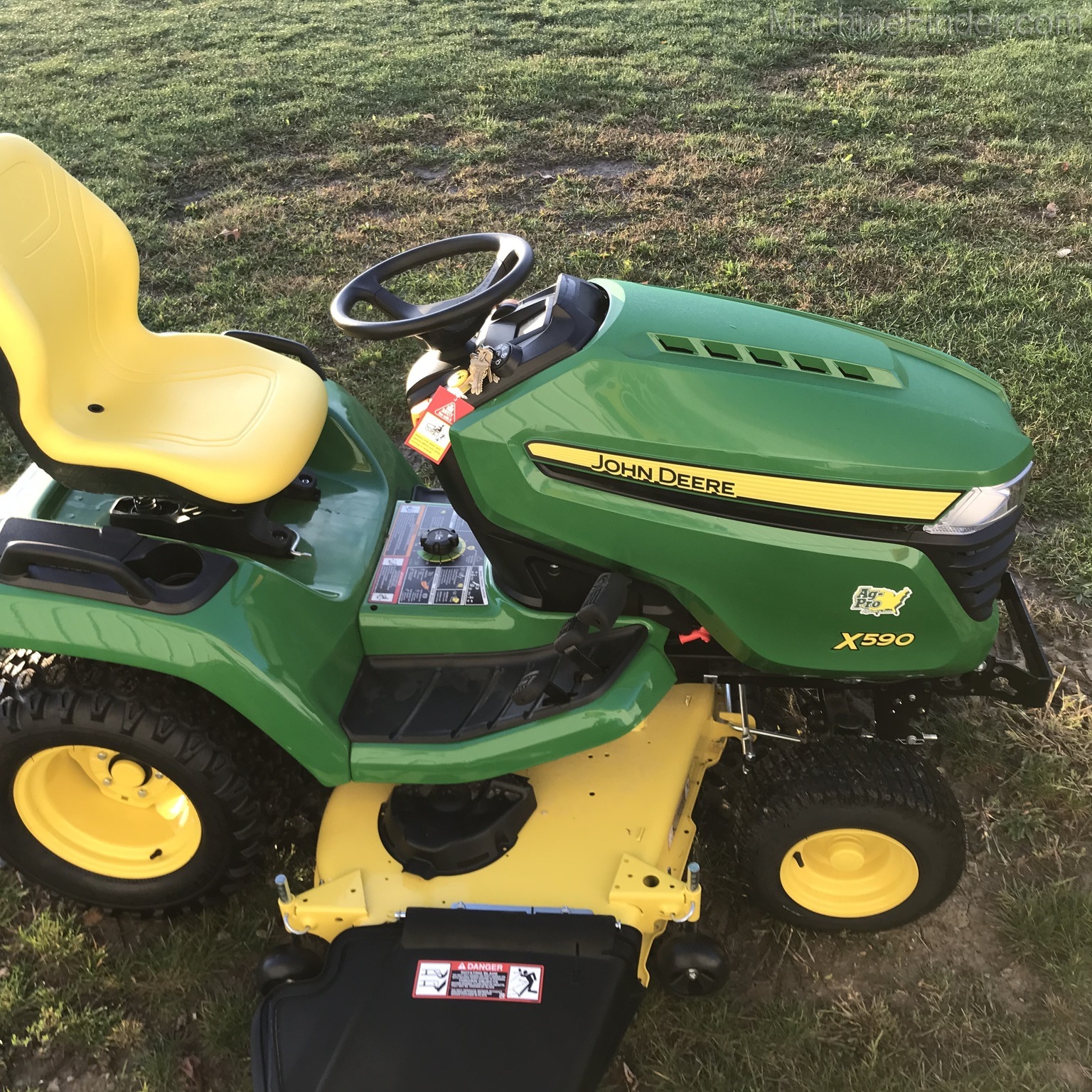 2020 John Deere X590 Image 4