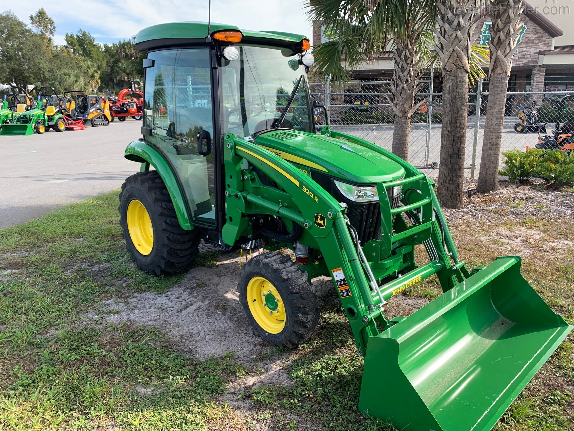 2020 John Deere 3033R Image 3