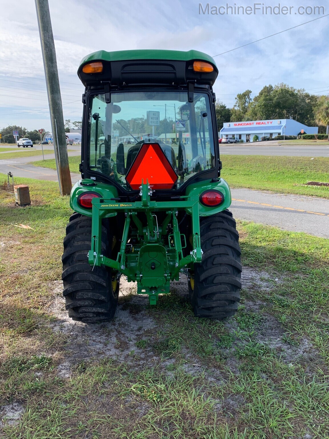 2020 John Deere 3033R Image 5