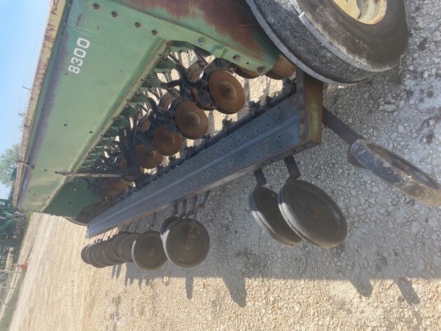 John Deere 8300 Image 3
