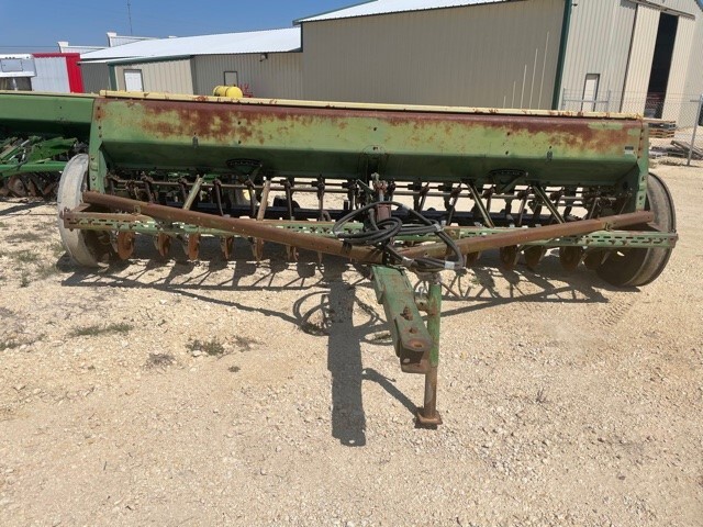 John Deere 8300 Image 4