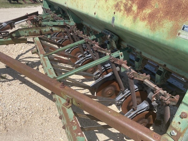 John Deere 8300 Image 5