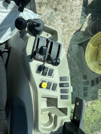 2010 John Deere 4520 Image 11