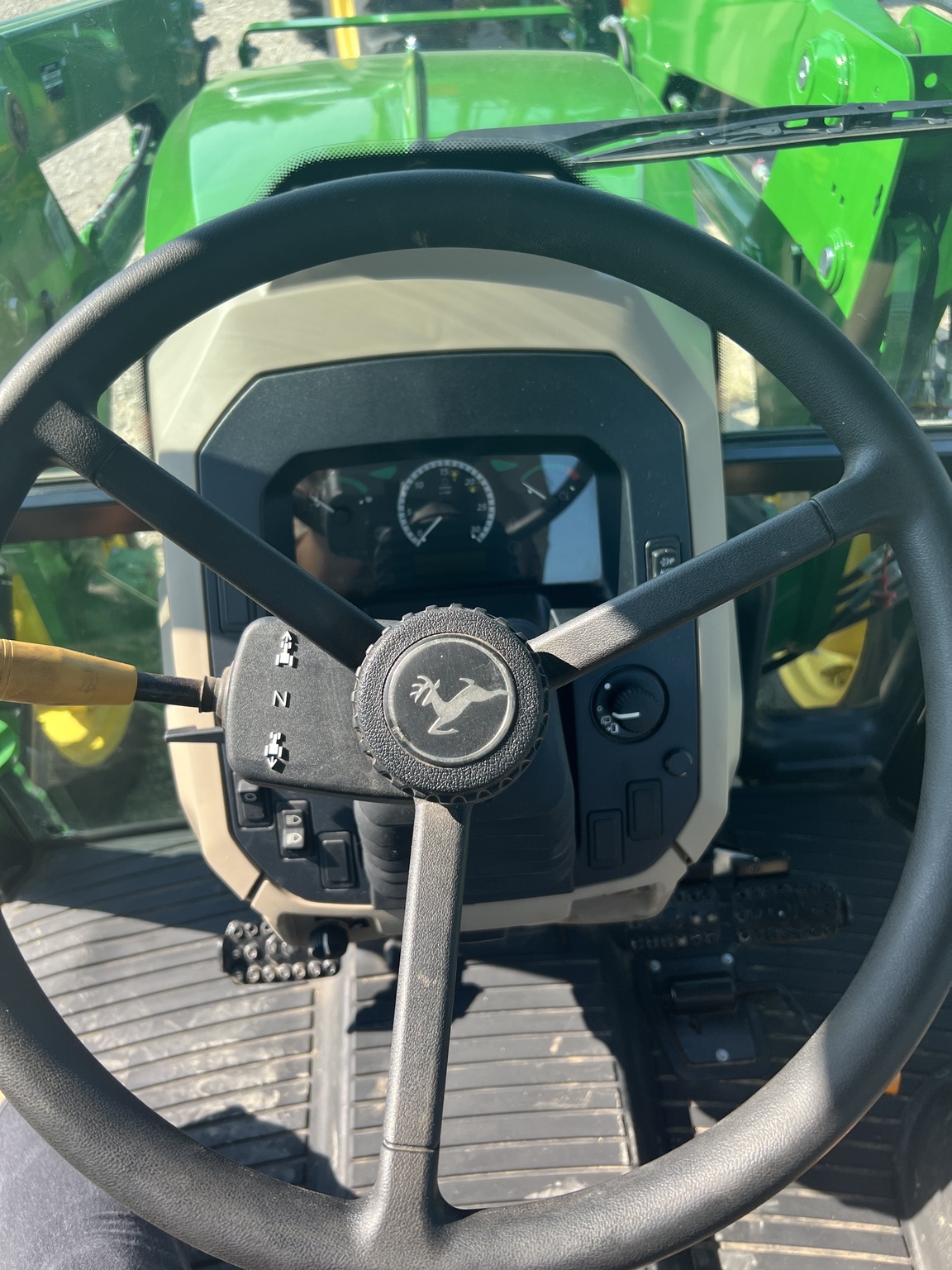 2019 John Deere 5075E Image 3