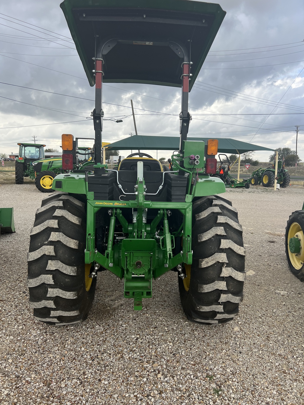 2019 John Deere 4044M Image 3