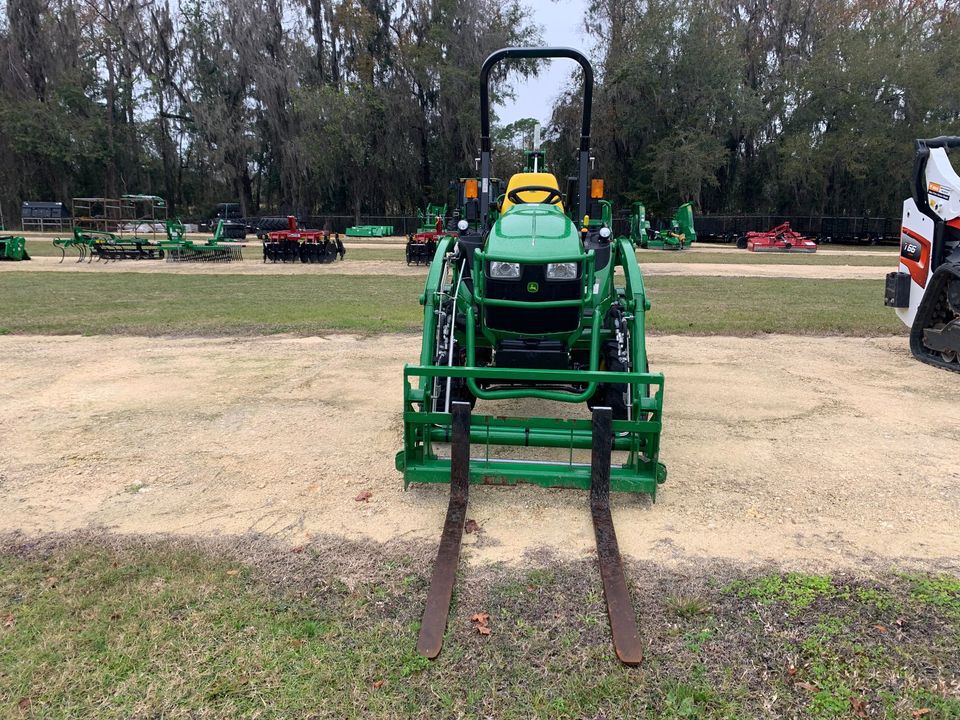 2021 John Deere 2025R Image 2