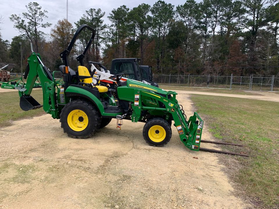 2021 John Deere 2025R Image 3