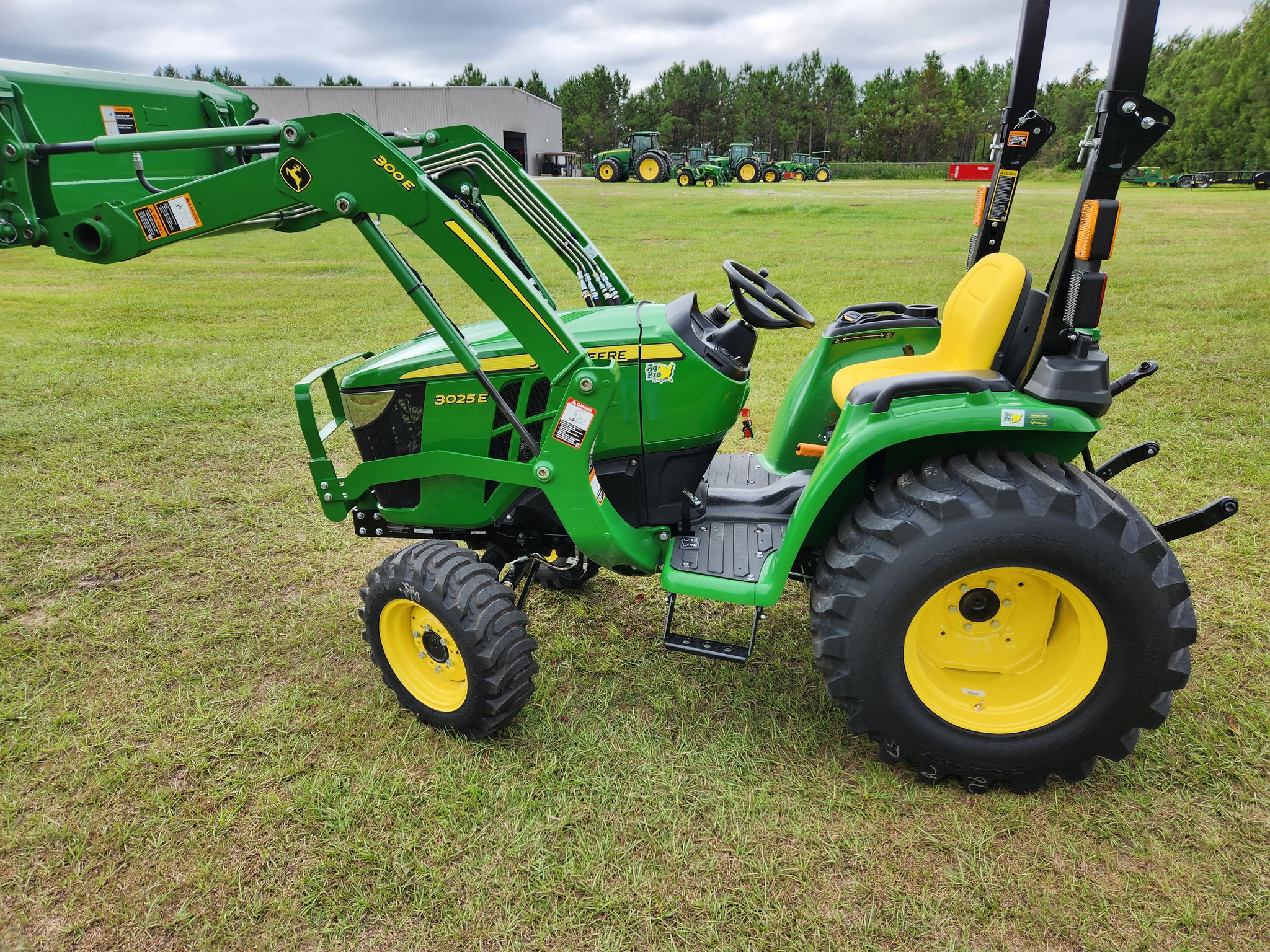 2023 John Deere 3025E Image 3