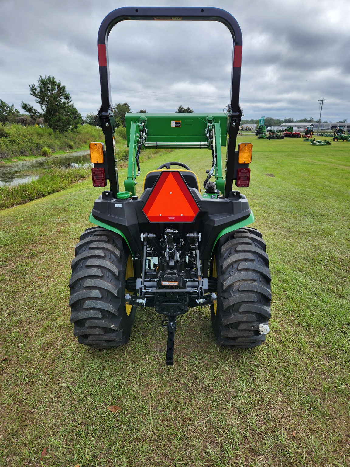 2023 John Deere 3025E Image 2