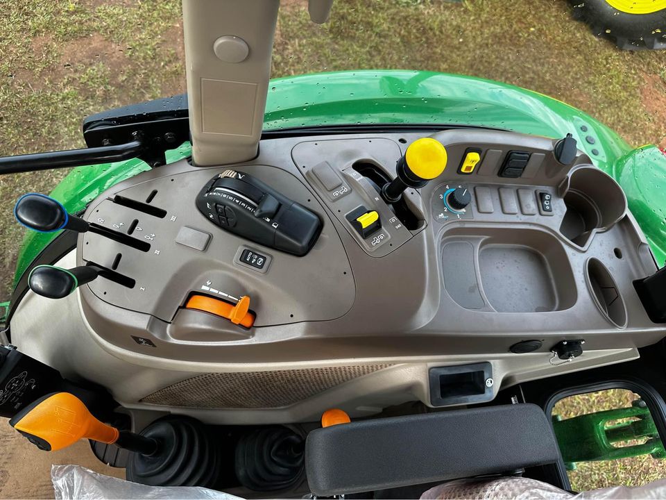 2024 John Deere 5075M Image 10