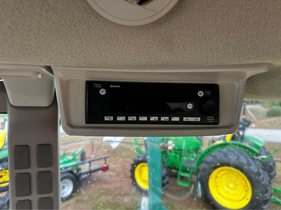 2024 John Deere 5075M Image 1