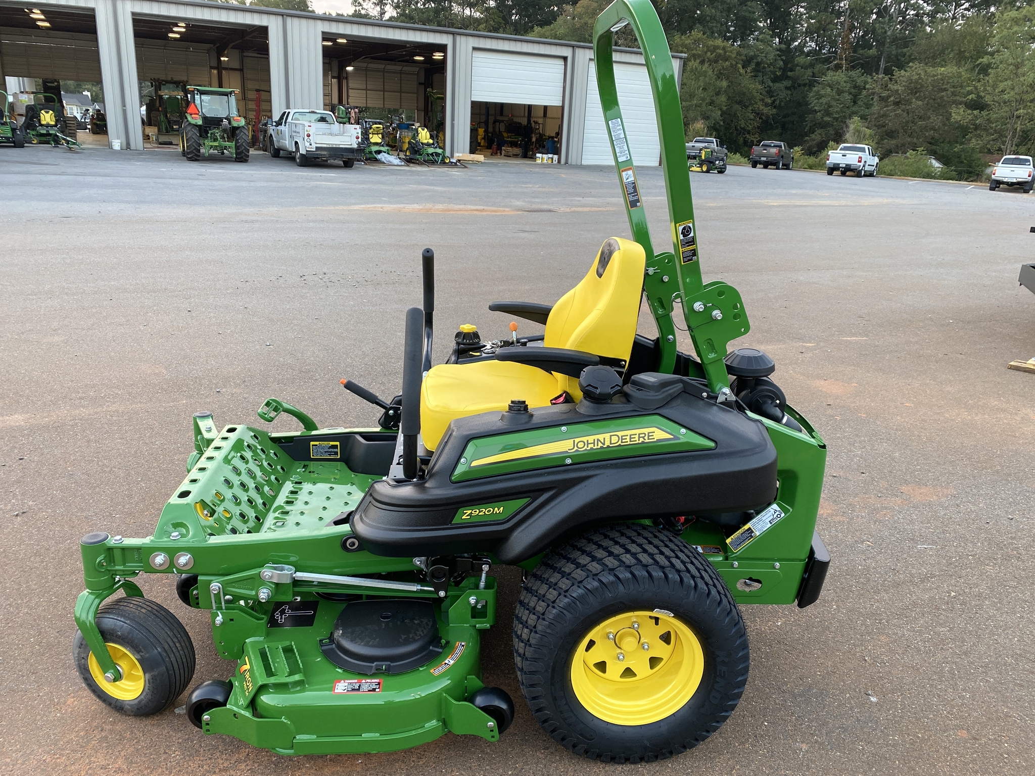 2025 John Deere Z920M Image 4
