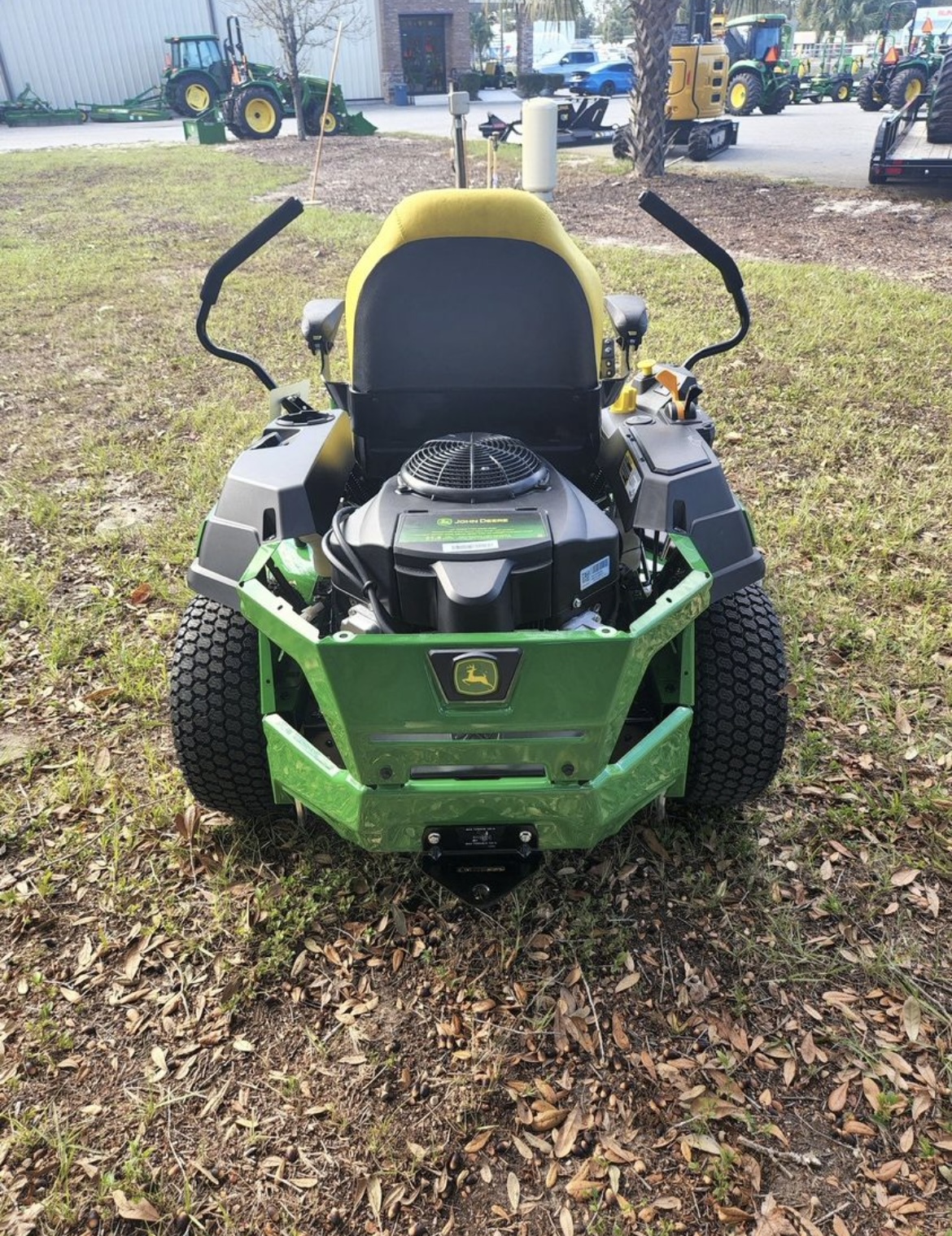 2025 John Deere Z320R Image 4