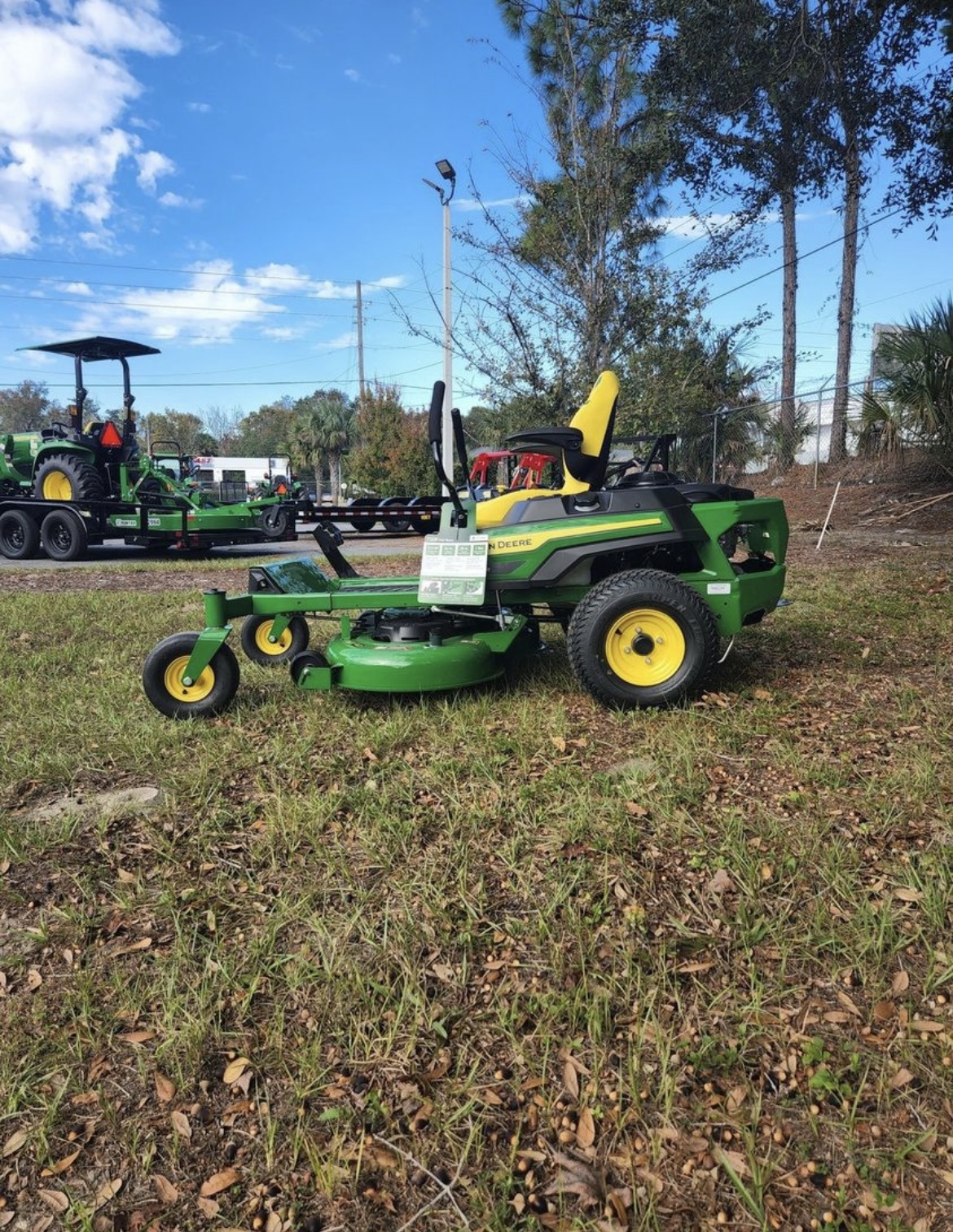 2025 John Deere Z320R Image 3