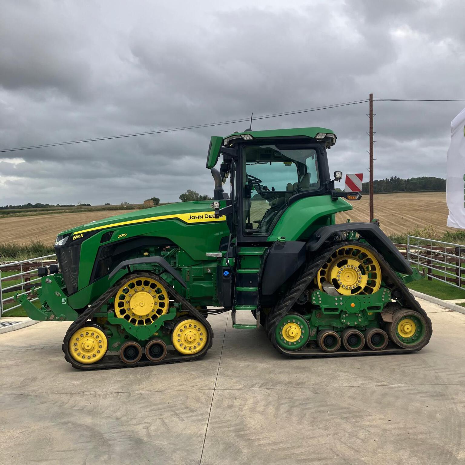 2021 John Deere 8RX 370