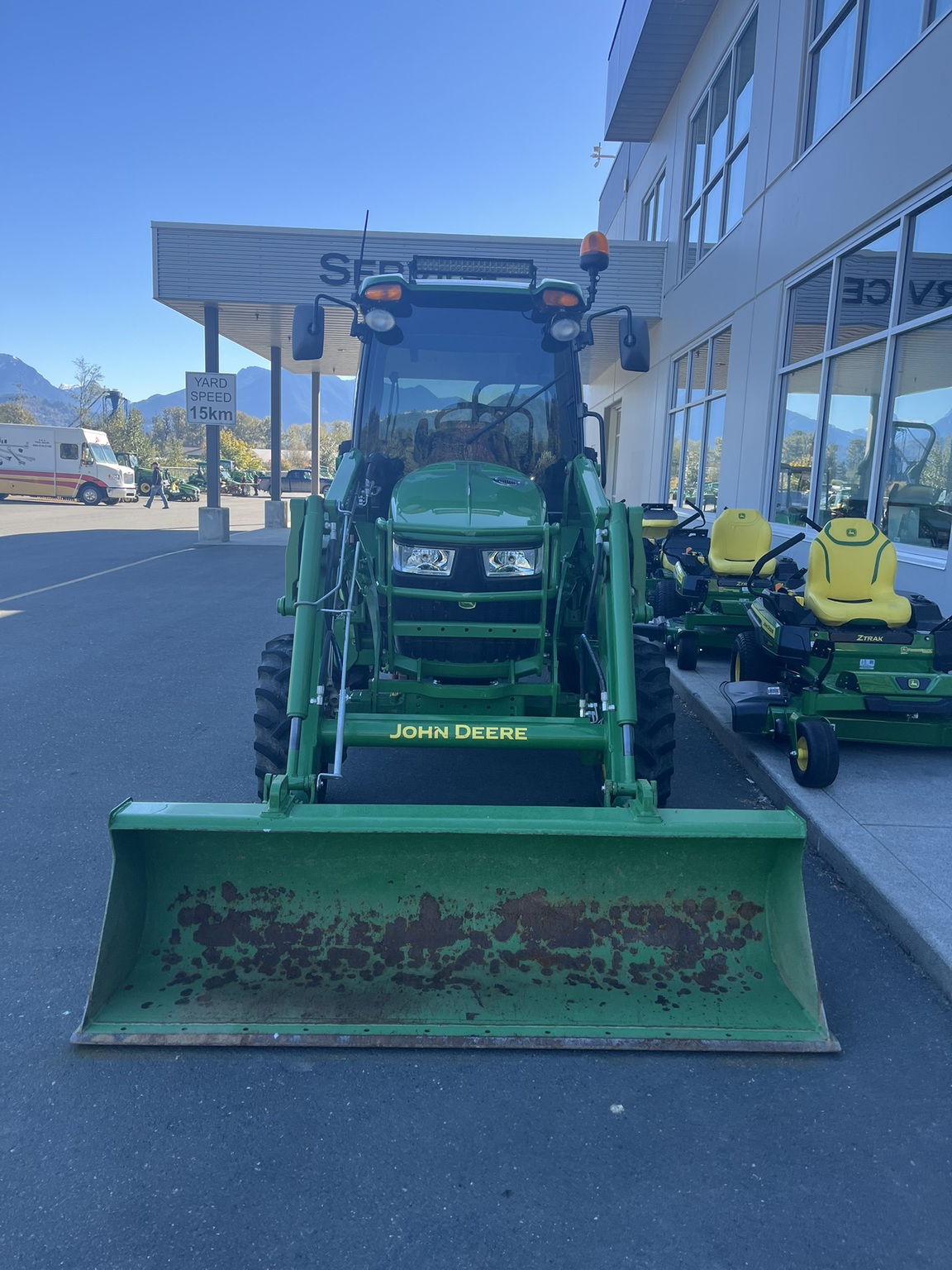 2022 John Deere 4052R Image 2