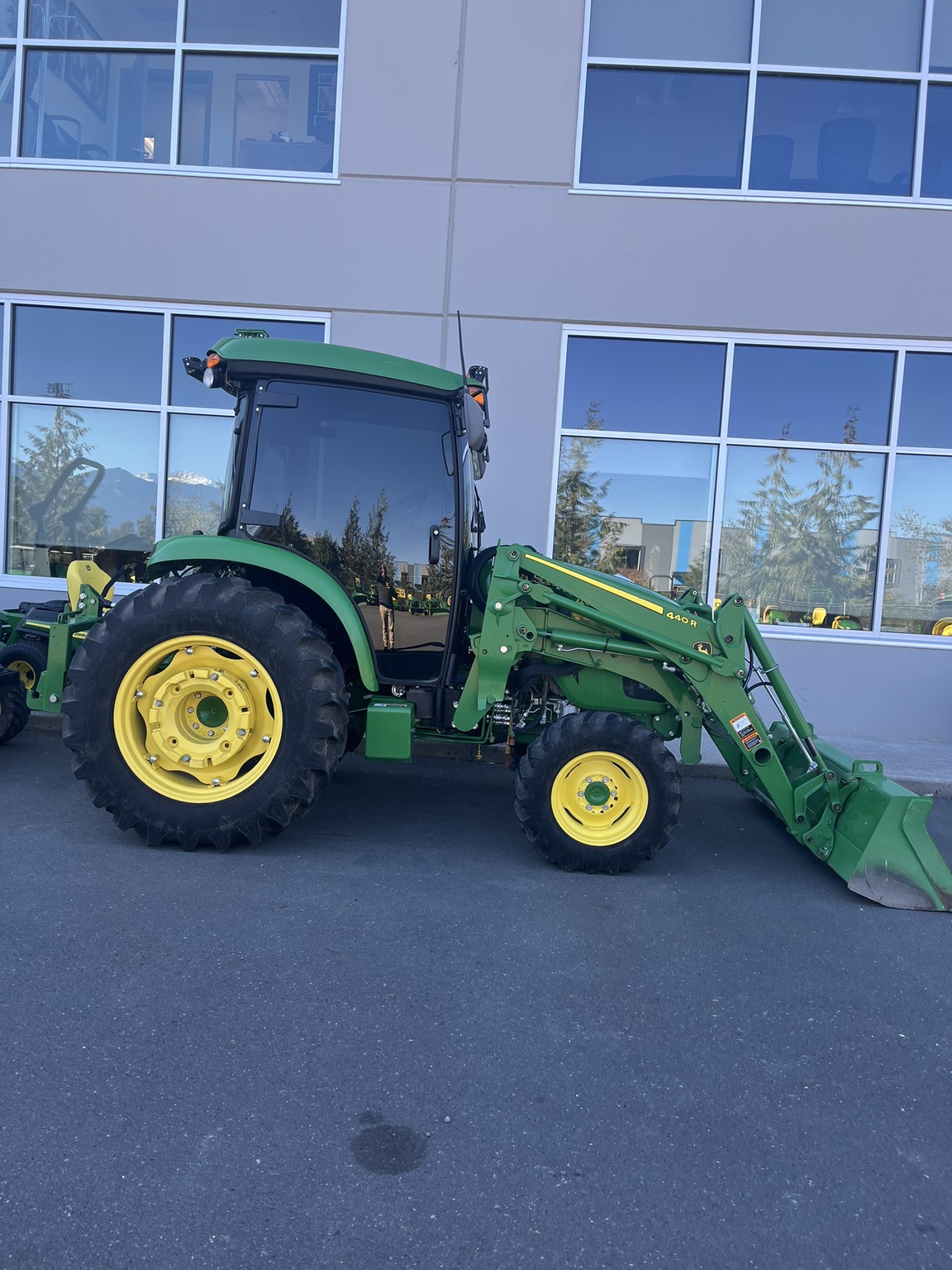 2022 John Deere 4052R Image 3