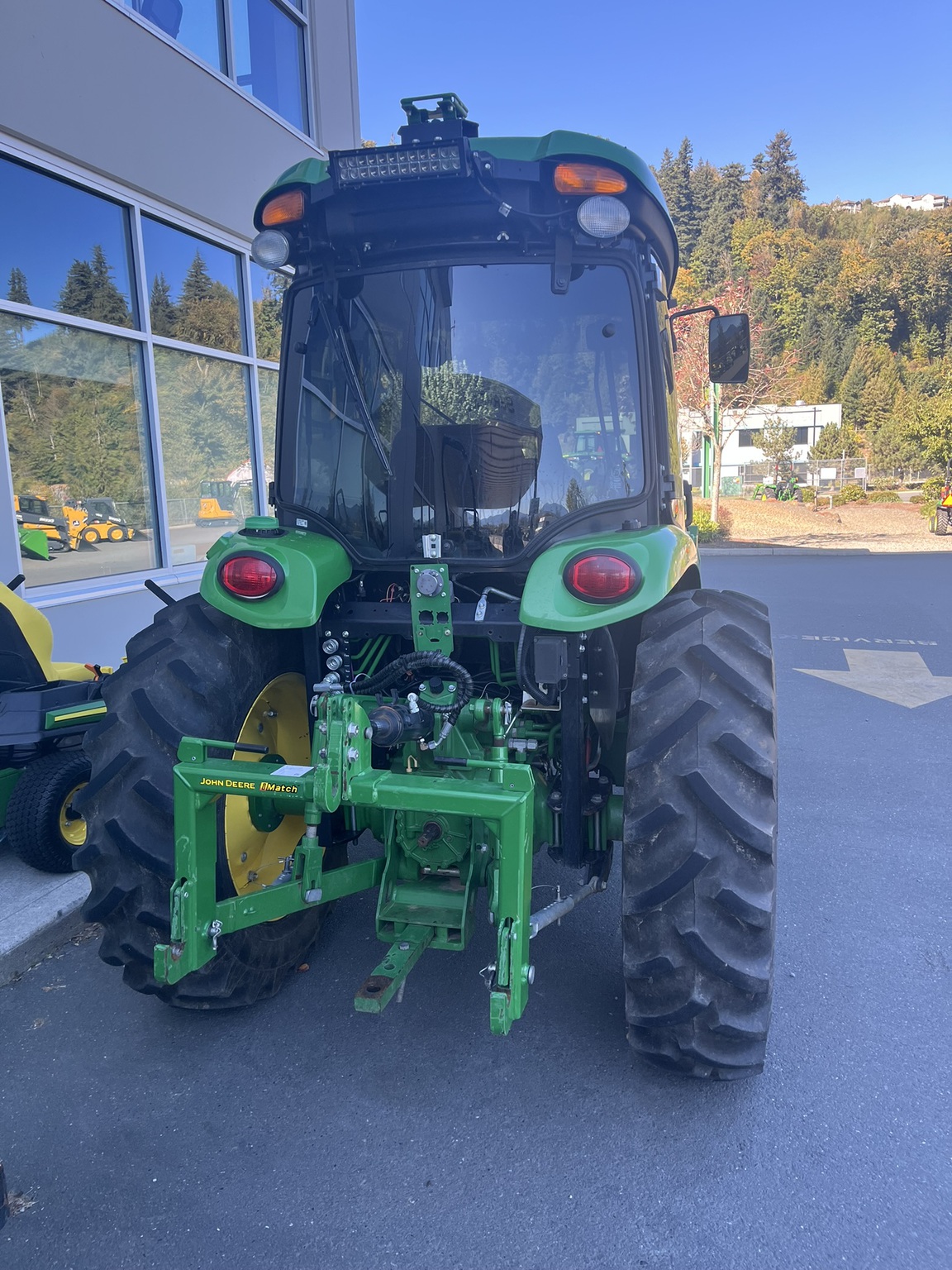 2022 John Deere 4052R Image 5