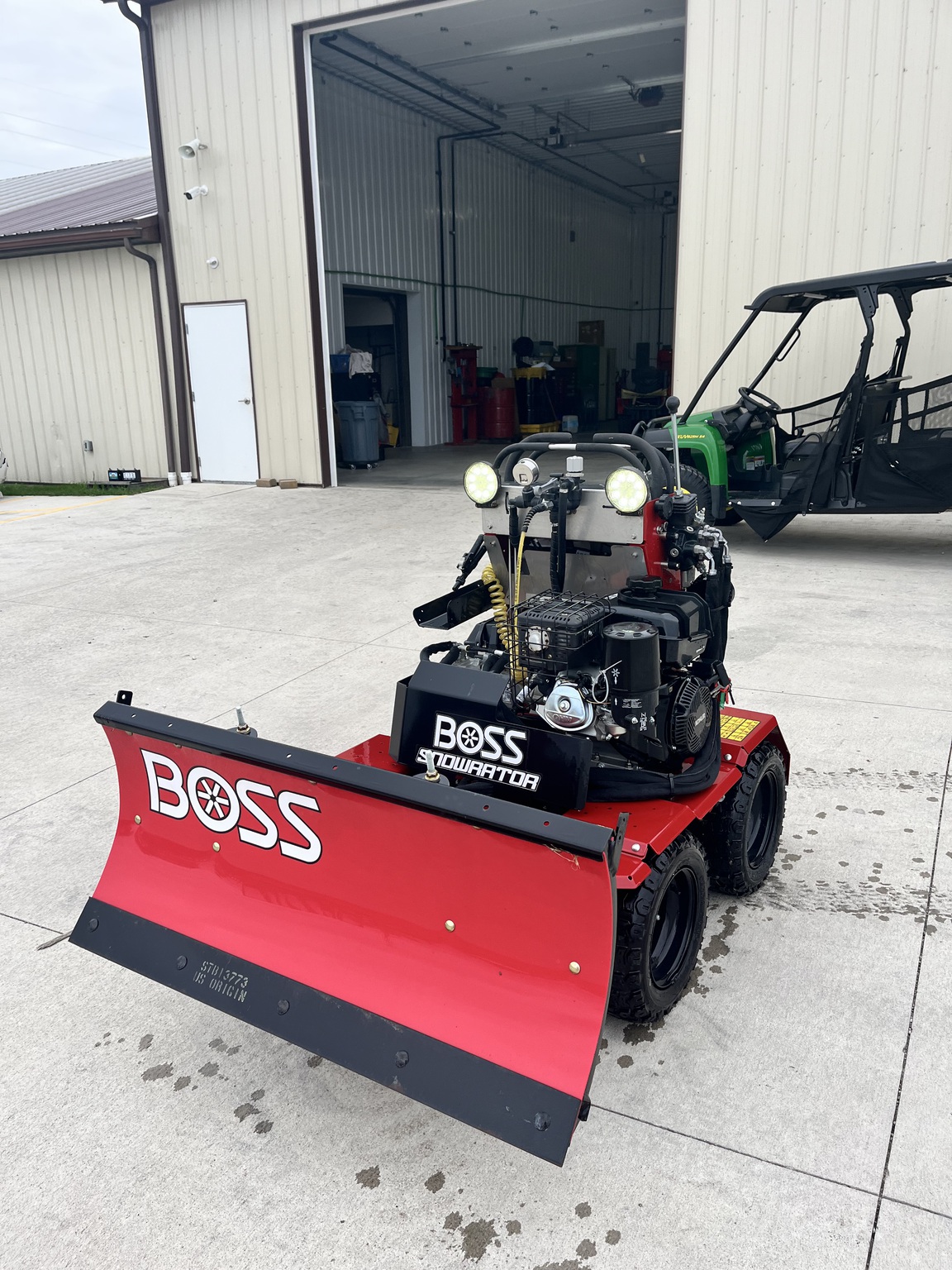 2023 Boss boss SNOWRATOR PLOW Image 4