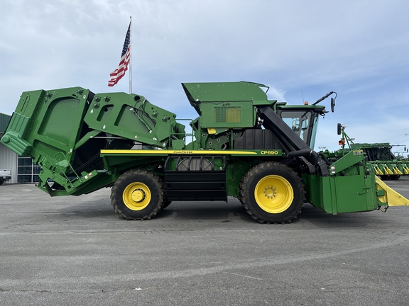 2021 John Deere CP690