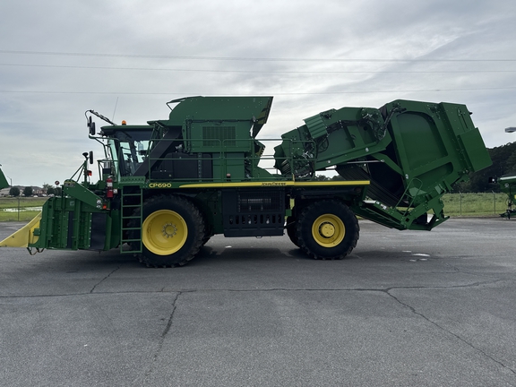 2021 John Deere CP690