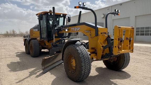 Photo of a 2020 John Deere 772G