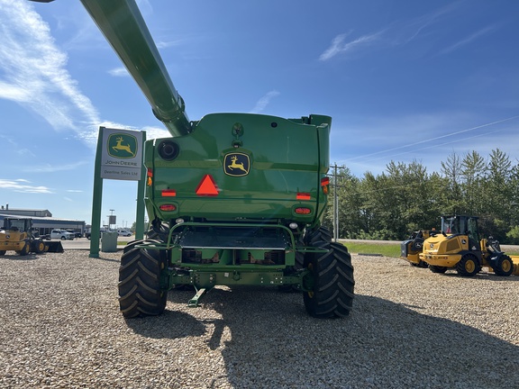 Used 2021 John Deere S780 Combines at Horizon Ag & Turf in High Prairie, AB - Photo6