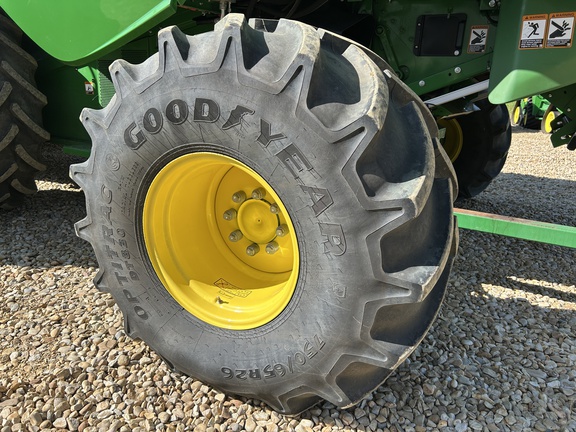 Used 2021 John Deere S780 Combines at Horizon Ag & Turf in High Prairie, AB - Photo8