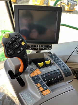 Used 2021 John Deere S780 Combines at Horizon Ag & Turf in High Prairie, AB - Photo23