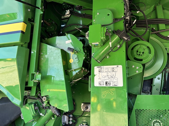 Used 2021 John Deere S780 Combines at Horizon Ag & Turf in High Prairie, AB - Photo12