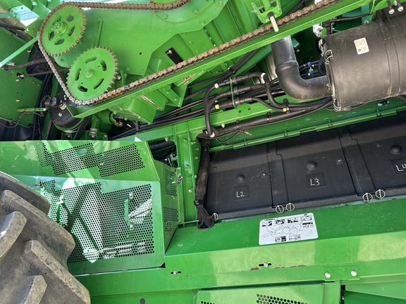 Used 2021 John Deere S780 Combines at Horizon Ag & Turf in High Prairie, AB - Photo18