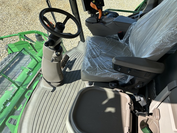 Used 2021 John Deere S780 Combines at Horizon Ag & Turf in High Prairie, AB - Photo22