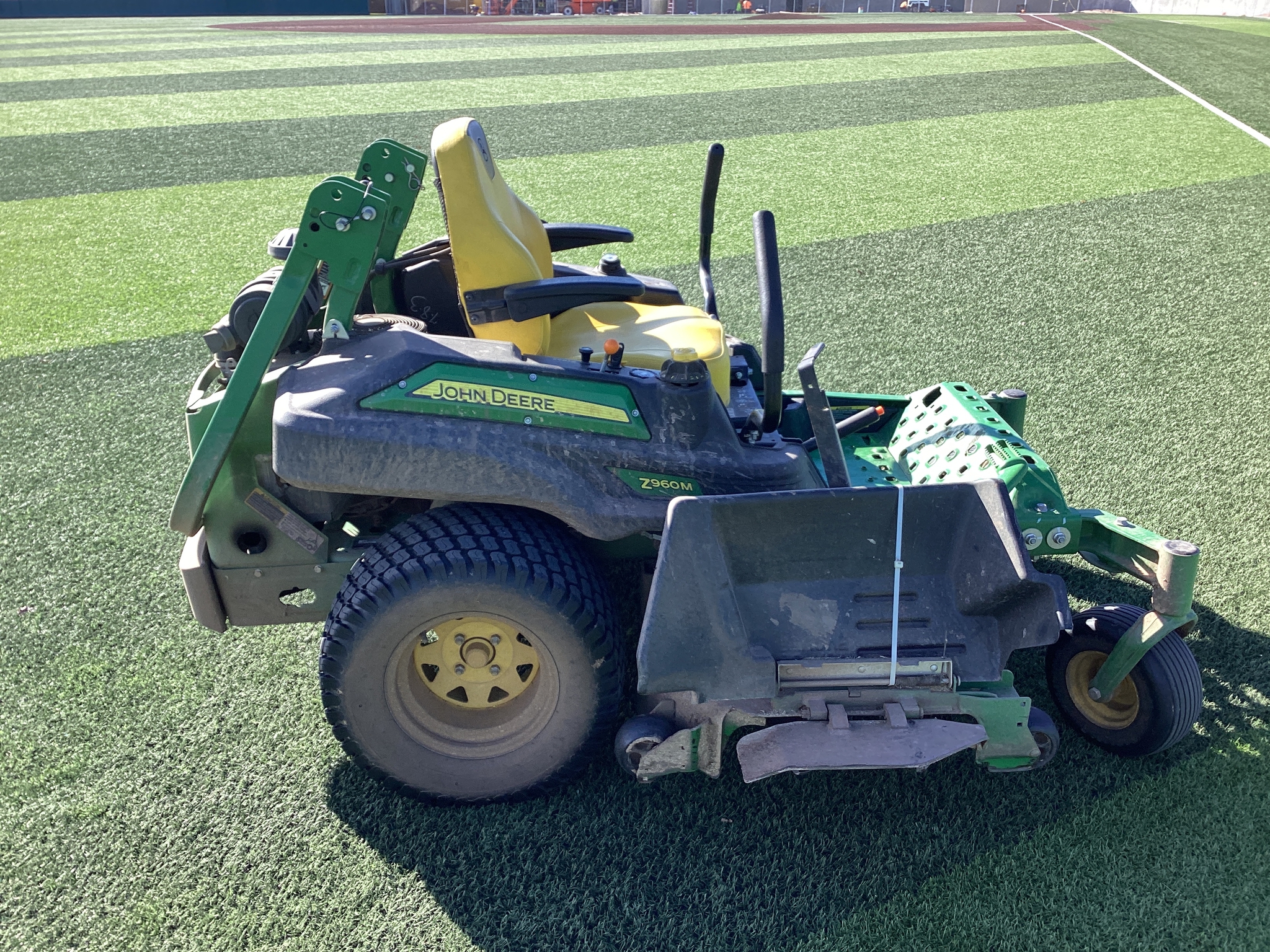 2022 John Deere Z960 Image 4