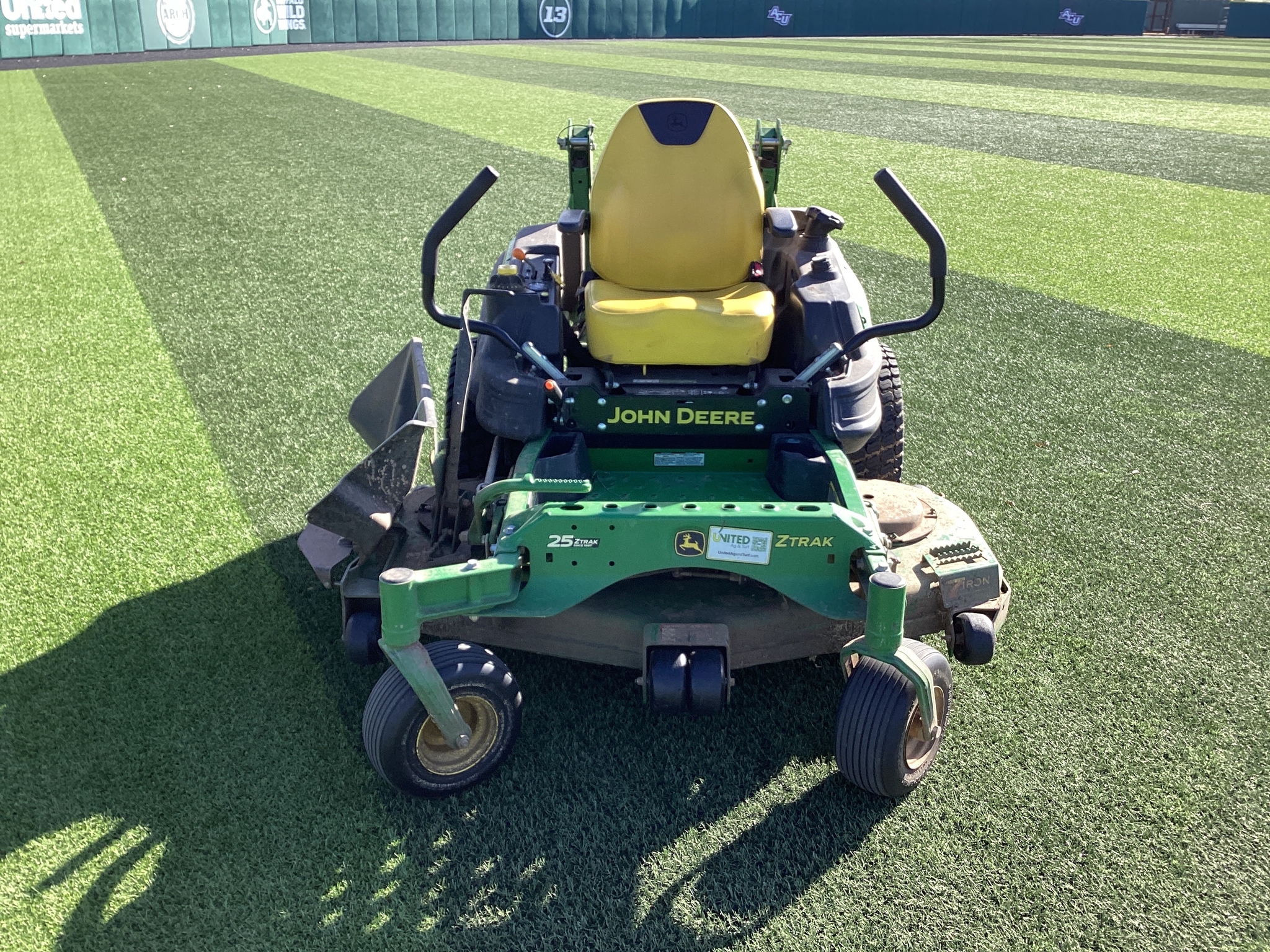 2022 John Deere Z960 Image 3