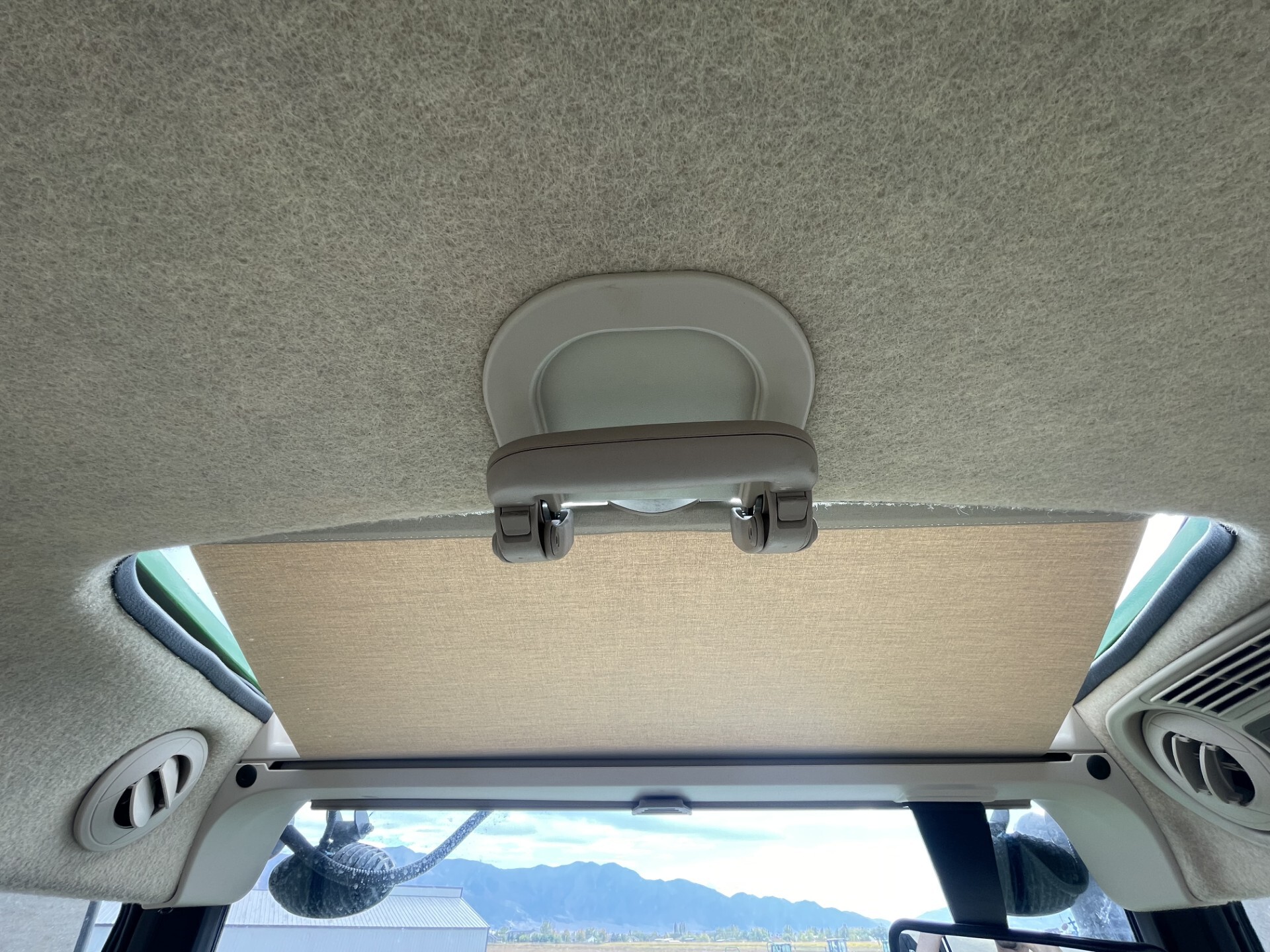 2023 John Deere 6120E Image 25