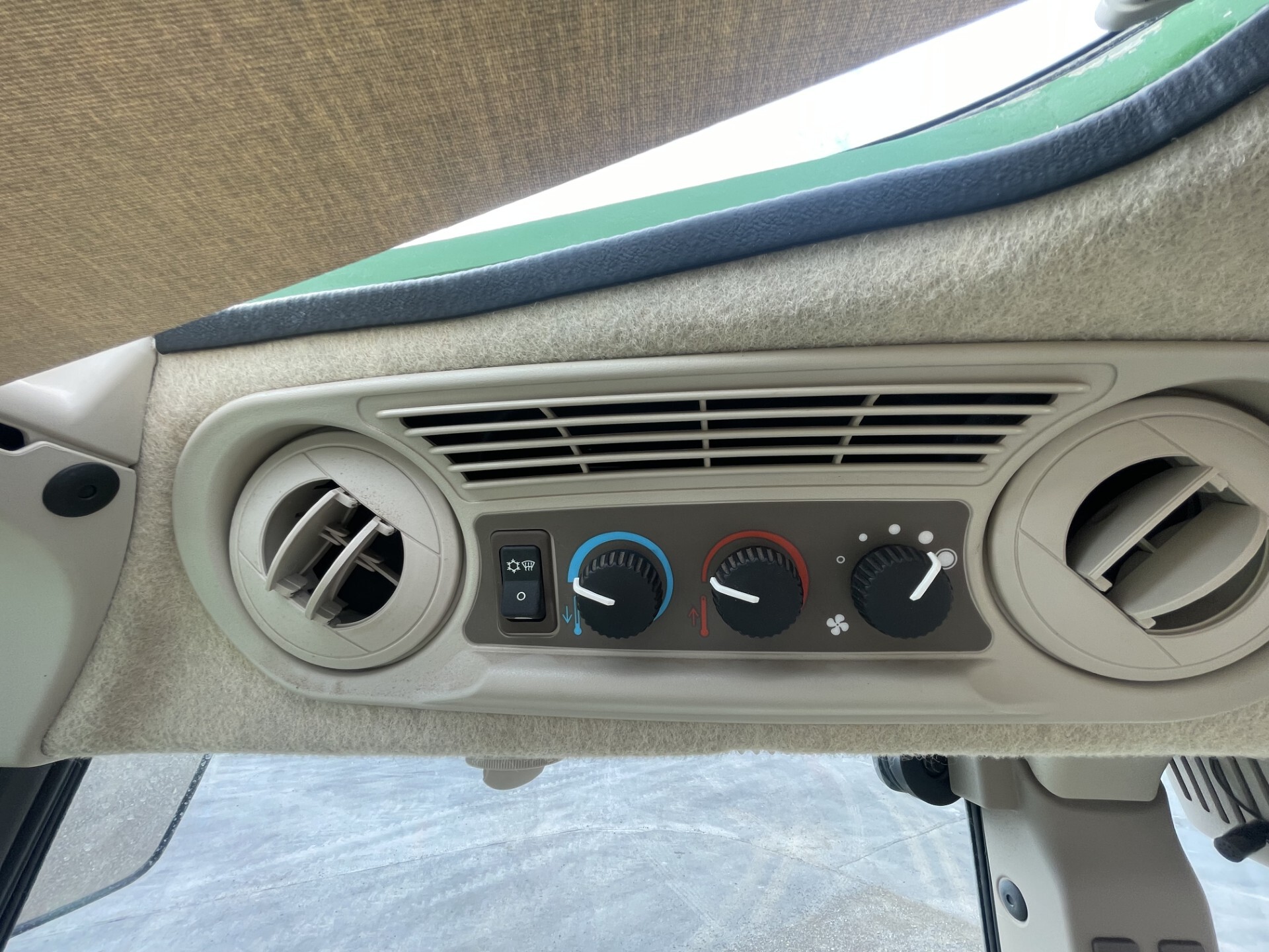 2023 John Deere 6120E Image 26