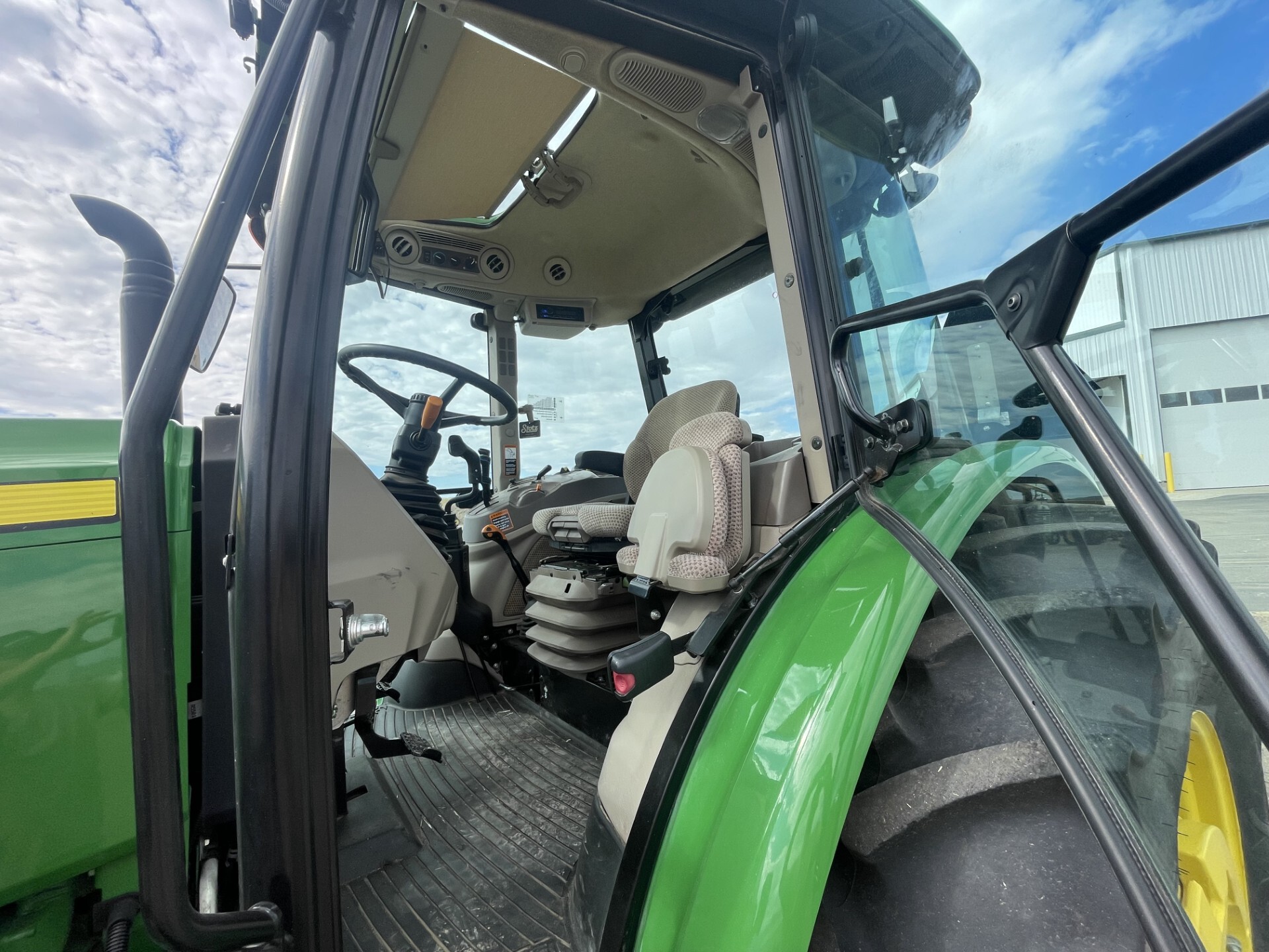2023 John Deere 6120E Image 20