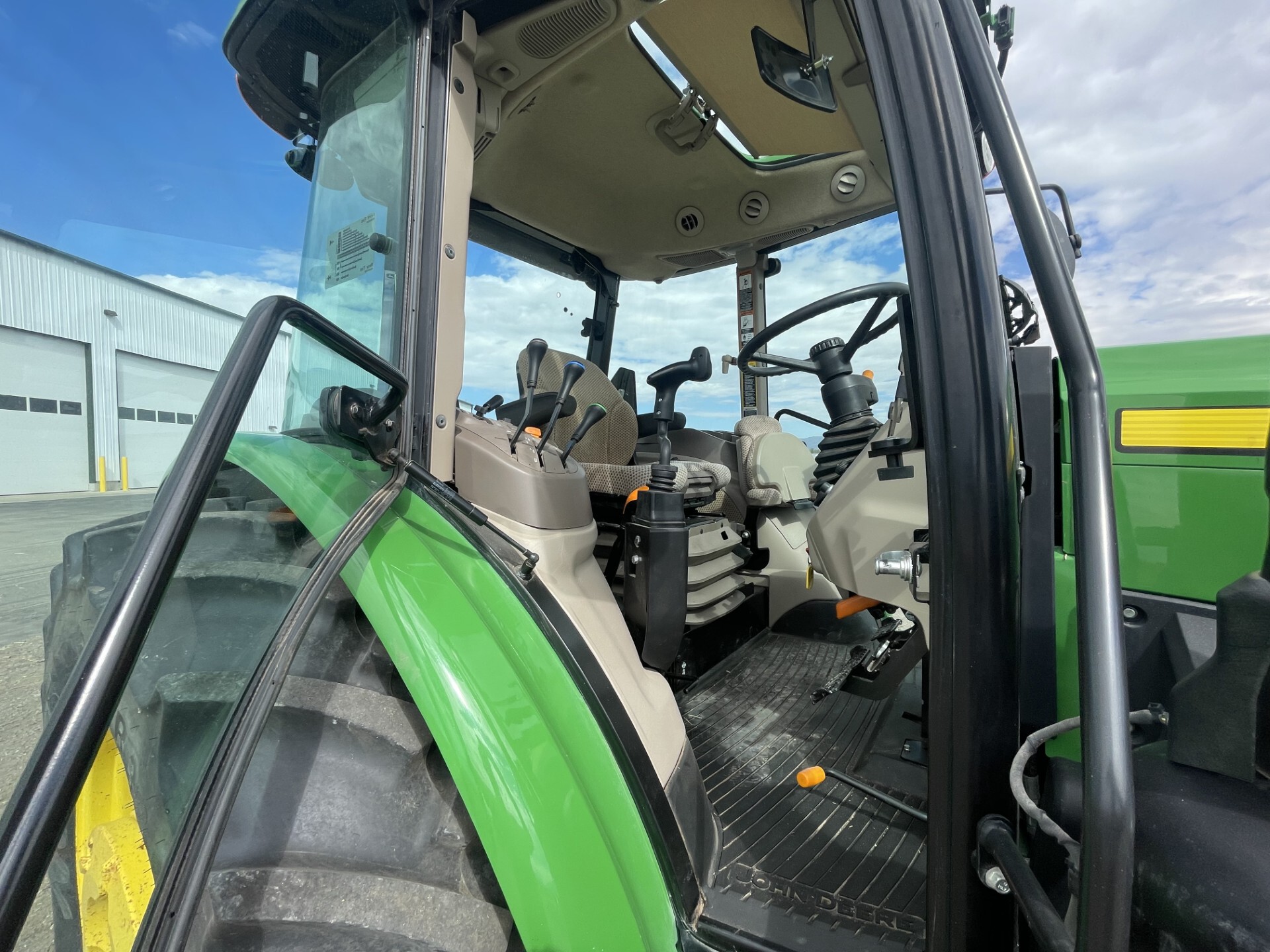 2023 John Deere 6120E Image 28